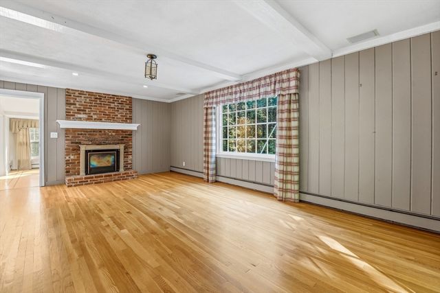 21 Goulding St E, Sherborn, MA 01770