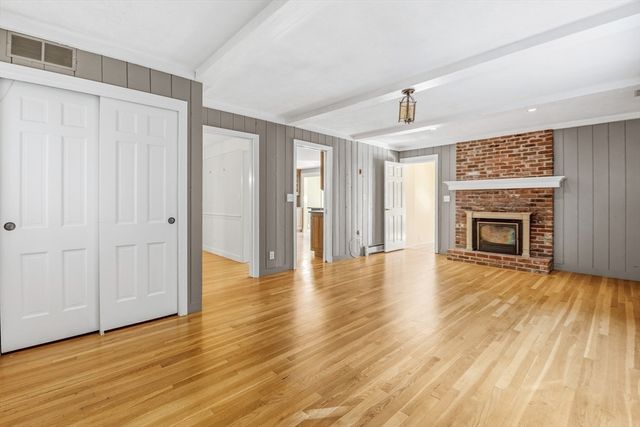 21 Goulding St E, Sherborn, MA 01770