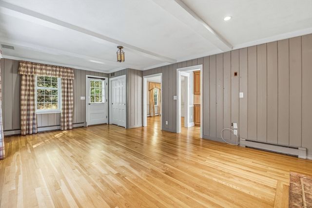 21 Goulding St E, Sherborn, MA 01770