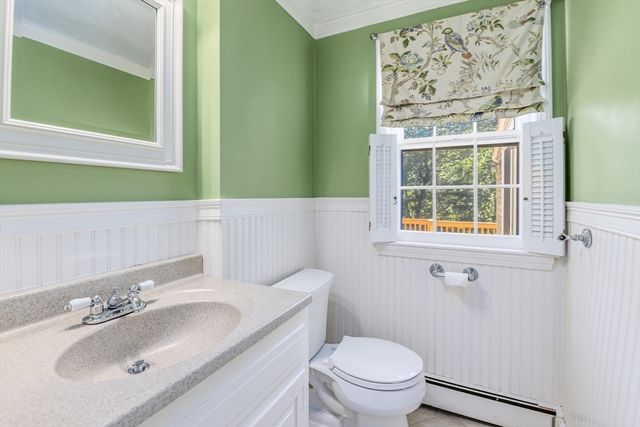 21 Goulding St E, Sherborn, MA 01770