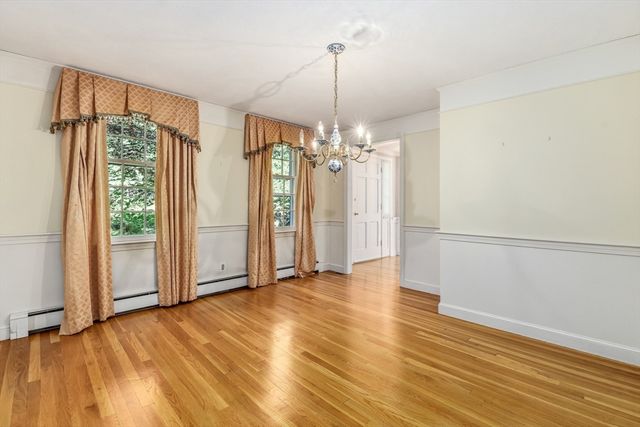21 Goulding St E, Sherborn, MA 01770