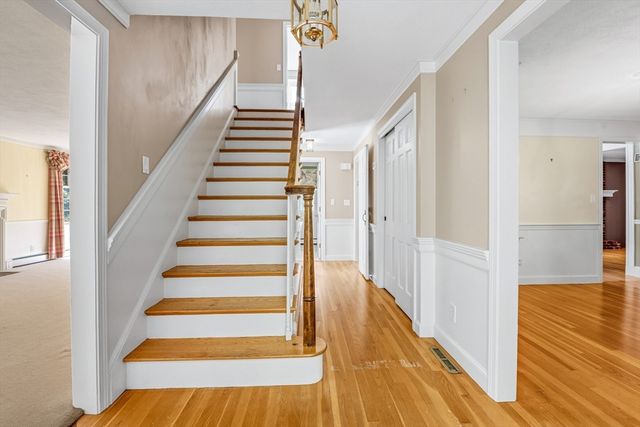 21 Goulding St E, Sherborn, MA 01770