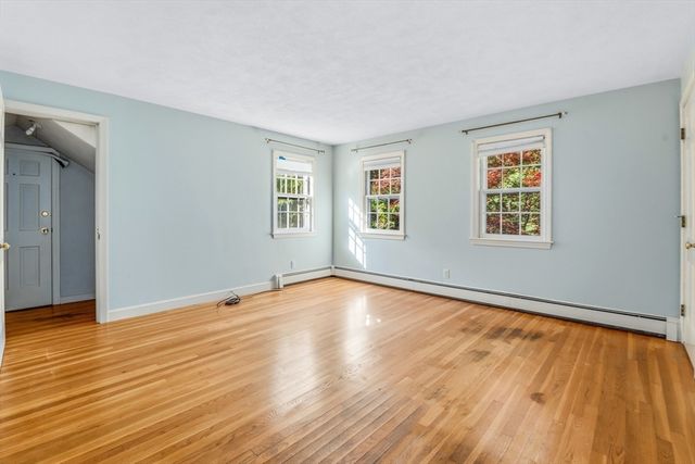 21 Goulding St E, Sherborn, MA 01770