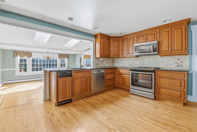 21 Goulding St E, Sherborn, MA 01770