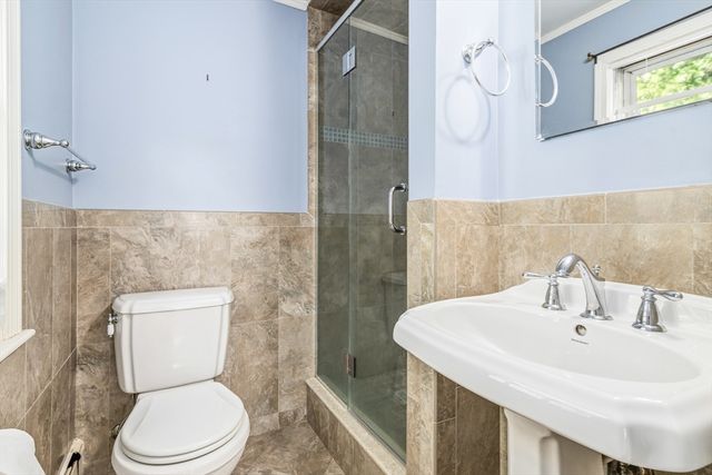 21 Goulding St E, Sherborn, MA 01770