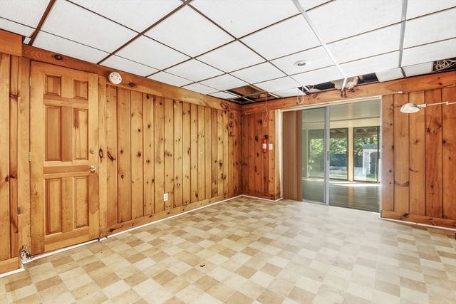 21 Goulding St E, Sherborn, MA 01770