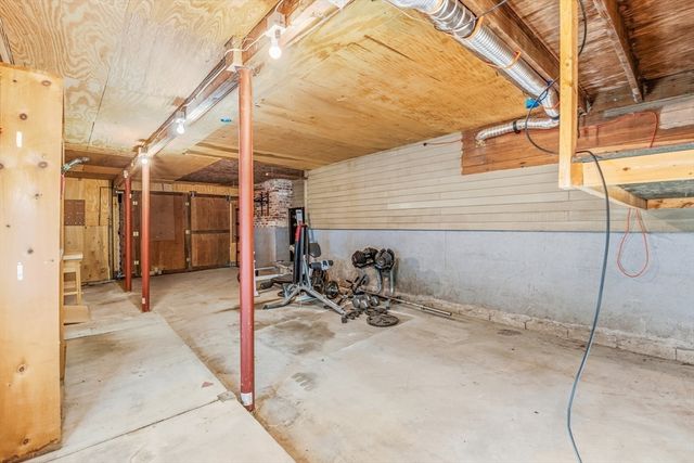 21 Goulding St E, Sherborn, MA 01770