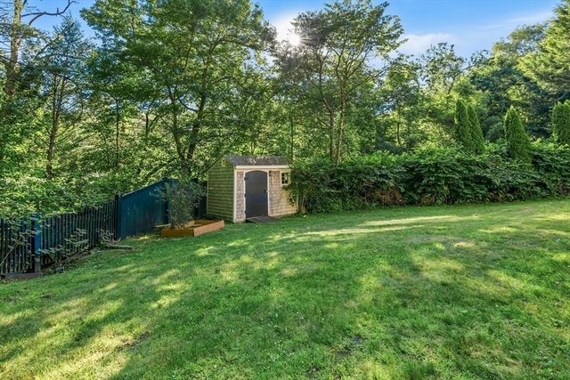 21 Goulding St E, Sherborn, MA 01770