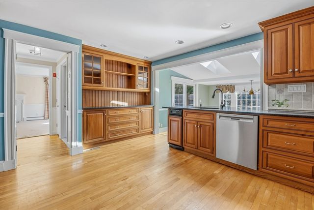 21 Goulding St E, Sherborn, MA 01770