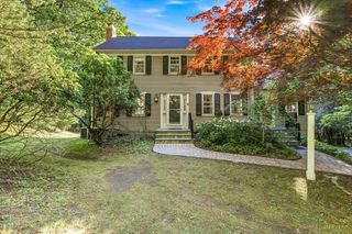 21 Goulding St E, Sherborn, MA 01770