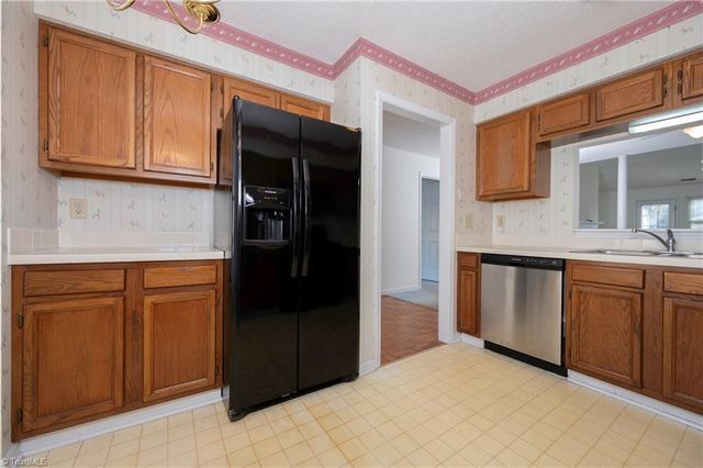 2716 Sawgrass Court, Winston-salem, NC 27103