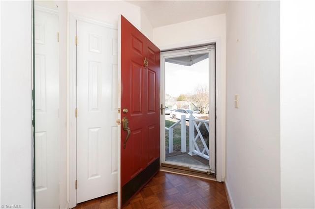 2716 Sawgrass Court, Winston-salem, NC 27103