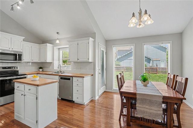 986 Wellington Way, Liberty, MO 64068