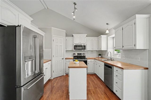 986 Wellington Way, Liberty, MO 64068