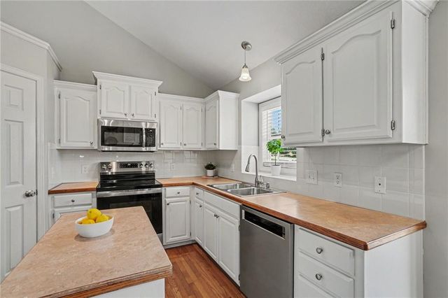 986 Wellington Way, Liberty, MO 64068