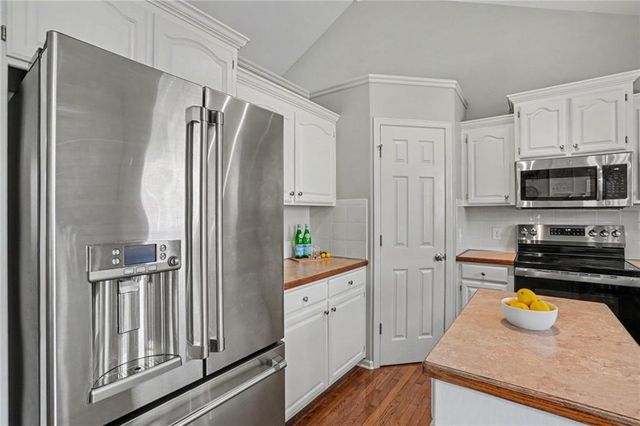986 Wellington Way, Liberty, MO 64068