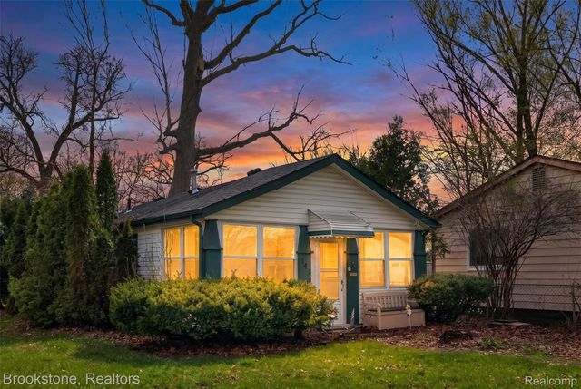 141 W Granet Avenue, Hazel Park, MI 48030
