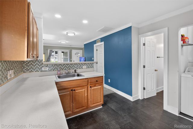 141 W Granet Avenue, Hazel Park, MI 48030