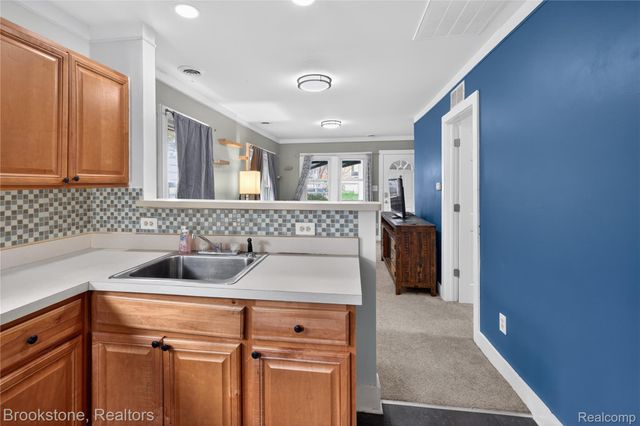141 W Granet Avenue, Hazel Park, MI 48030