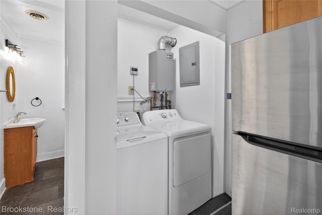 141 W Granet Avenue, Hazel Park, MI 48030