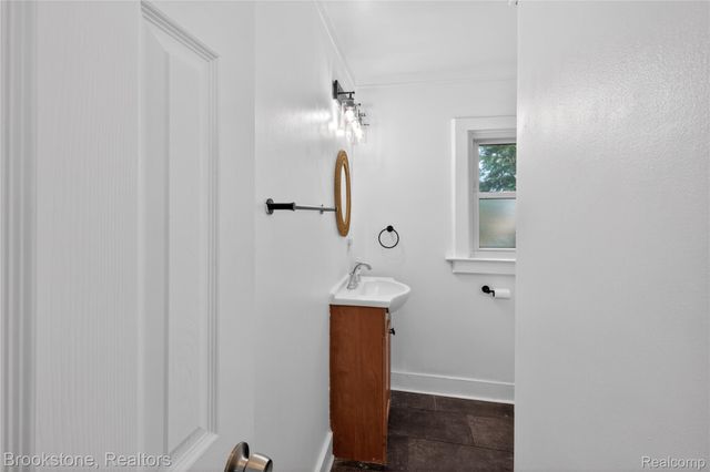141 W Granet Avenue, Hazel Park, MI 48030