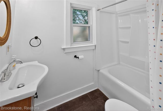 141 W Granet Avenue, Hazel Park, MI 48030