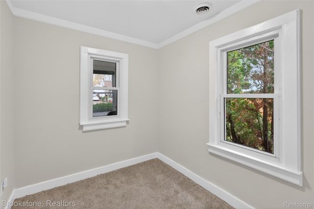 141 W Granet Avenue, Hazel Park, MI 48030