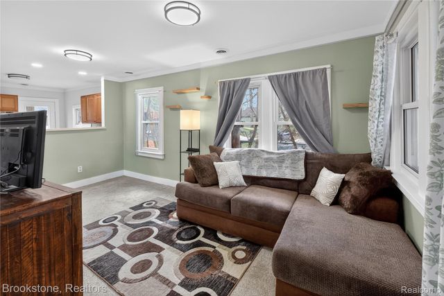 141 W Granet Avenue, Hazel Park, MI 48030