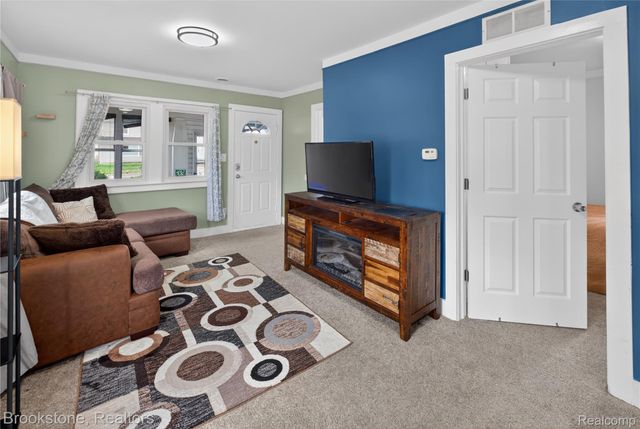 141 W Granet Avenue, Hazel Park, MI 48030