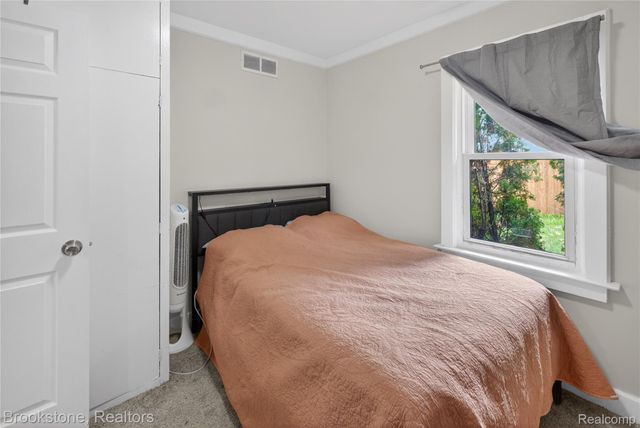 141 W Granet Avenue, Hazel Park, MI 48030