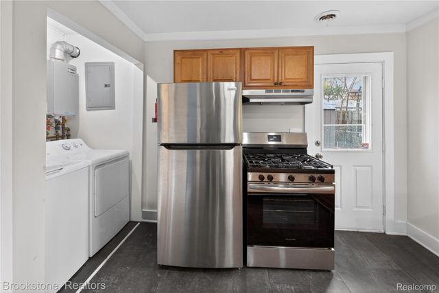 141 W Granet Avenue, Hazel Park, MI 48030