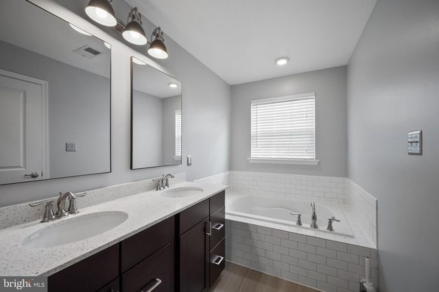 184 TROUT LILY DR, Lake Frederick, VA 22630