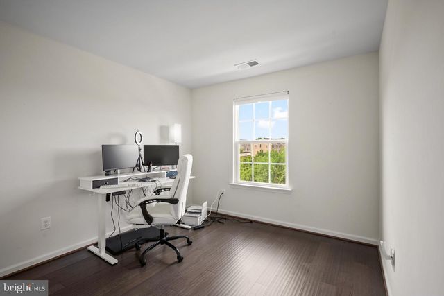 184 TROUT LILY DR, Lake Frederick, VA 22630