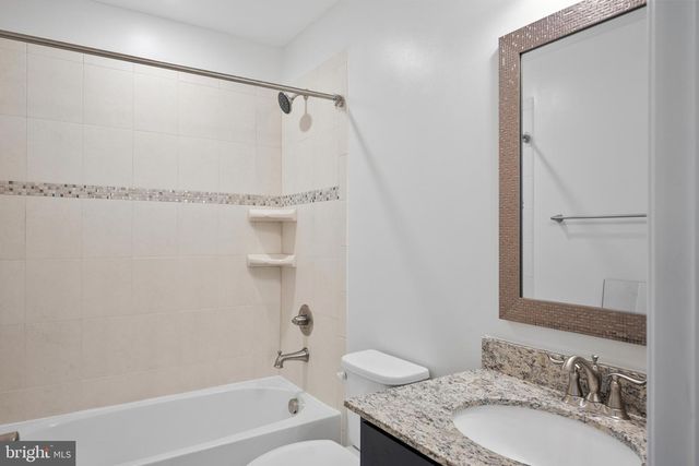184 TROUT LILY DR, Lake Frederick, VA 22630