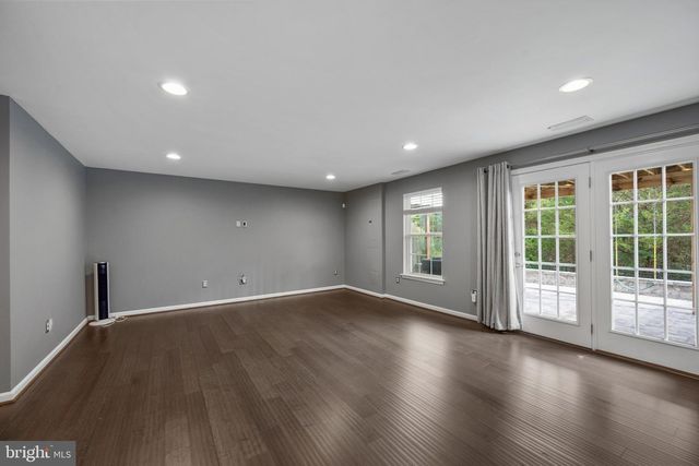 184 TROUT LILY DR, Lake Frederick, VA 22630