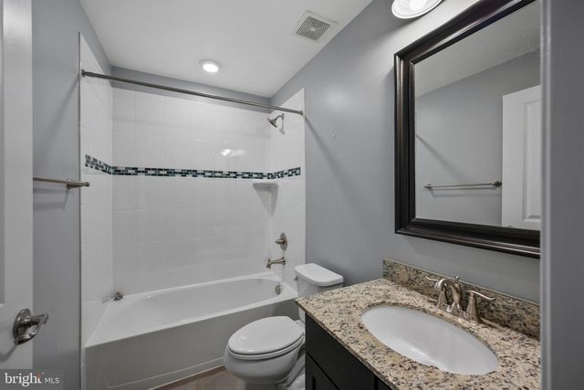 184 TROUT LILY DR, Lake Frederick, VA 22630