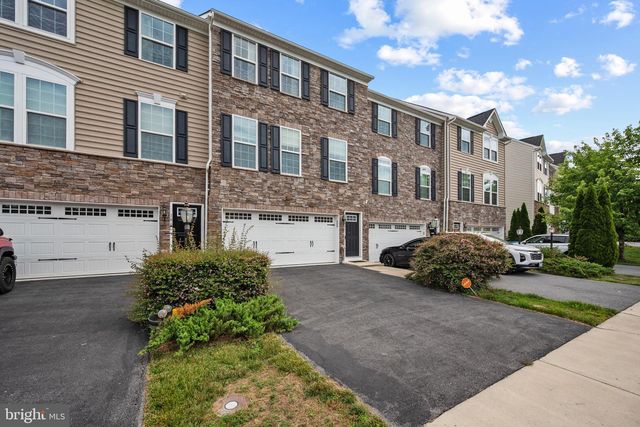 184 TROUT LILY DR, Lake Frederick, VA 22630