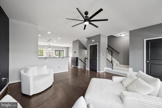 184 TROUT LILY DR, Lake Frederick, VA 22630