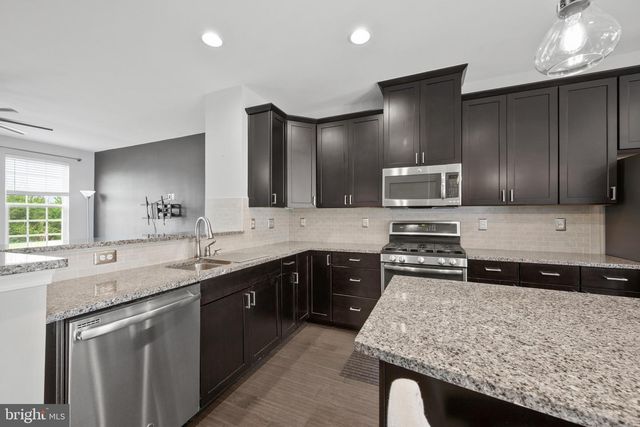 184 TROUT LILY DR, Lake Frederick, VA 22630