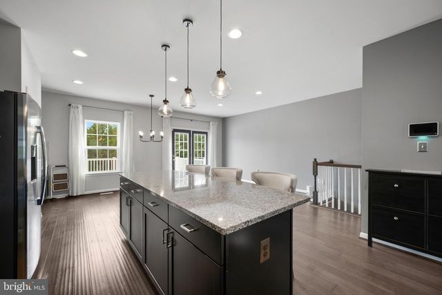 184 TROUT LILY DR, Lake Frederick, VA 22630