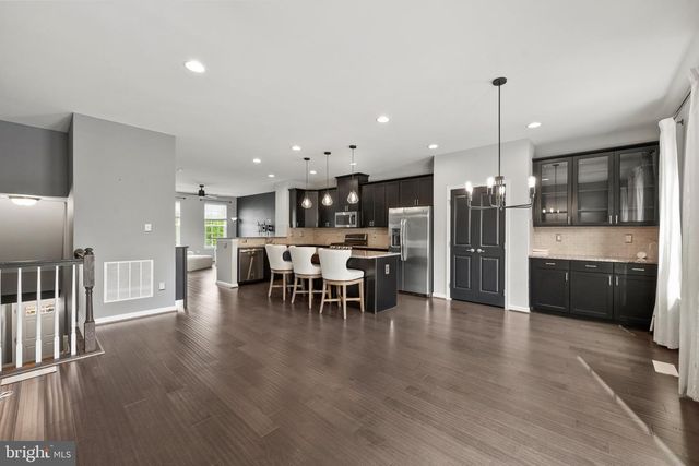184 TROUT LILY DR, Lake Frederick, VA 22630