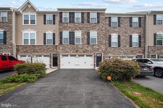 184 TROUT LILY DR, Lake Frederick, VA 22630