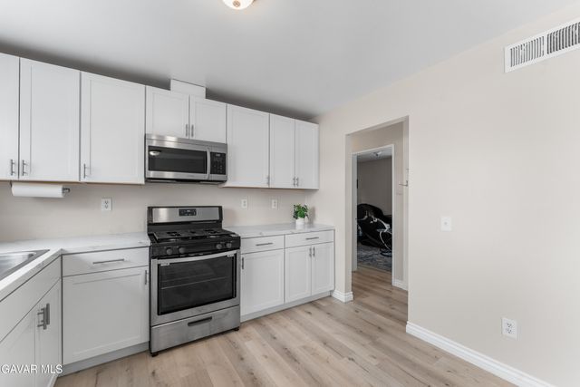 2229 W Avenue K13, Lancaster, CA 93536