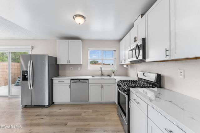 2229 W Avenue K13, Lancaster, CA 93536