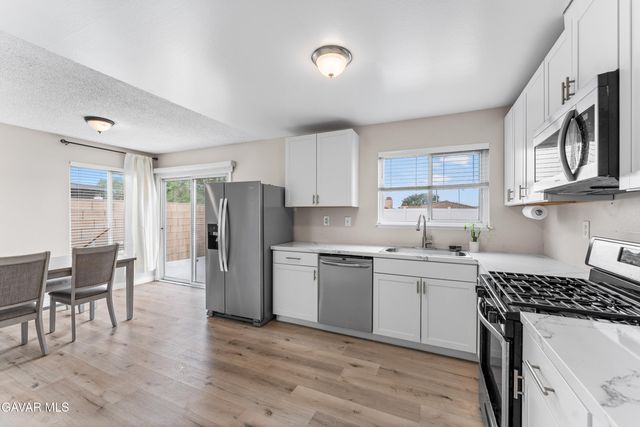 2229 W Avenue K13, Lancaster, CA 93536