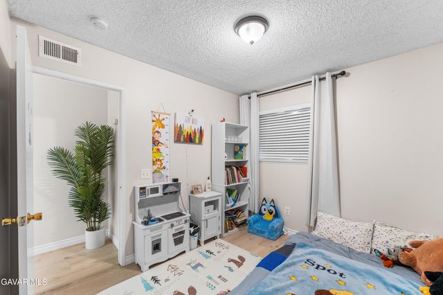 2229 W Avenue K13, Lancaster, CA 93536