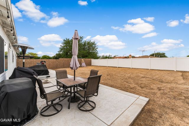 2229 W Avenue K13, Lancaster, CA 93536