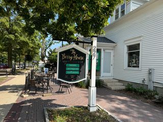 227 S 3rd Street 205, Geneva, IL 60134