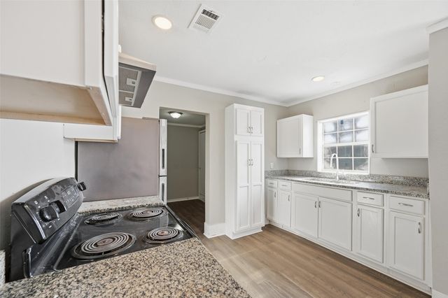 2224 Poplar Street, Dallas, TX 75215