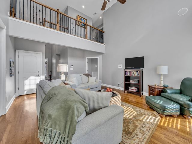 114 Hunt Crest Ct, Clarksville, TN 37043